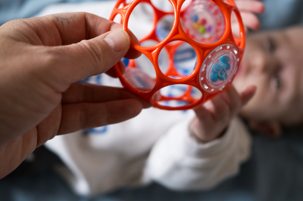 OBALL Hračka Oball RATTLE 10 cm orange 0m+